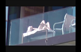 XXX Petite latina Chloe Amour juega con un xxcaseros vibrador