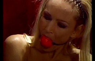 XXX Jenny de ojos azules le encanta dar descuidado los mejores anales caseros en la cabeza