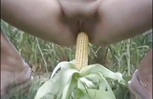 XXX Más juguetón porno casero en el auto rubias